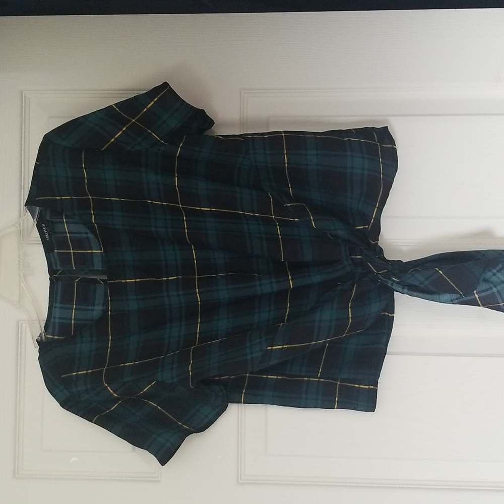 Used Forever 21  Front Tie short Sleeves Blouse. Size M, Green, Back and yellow.